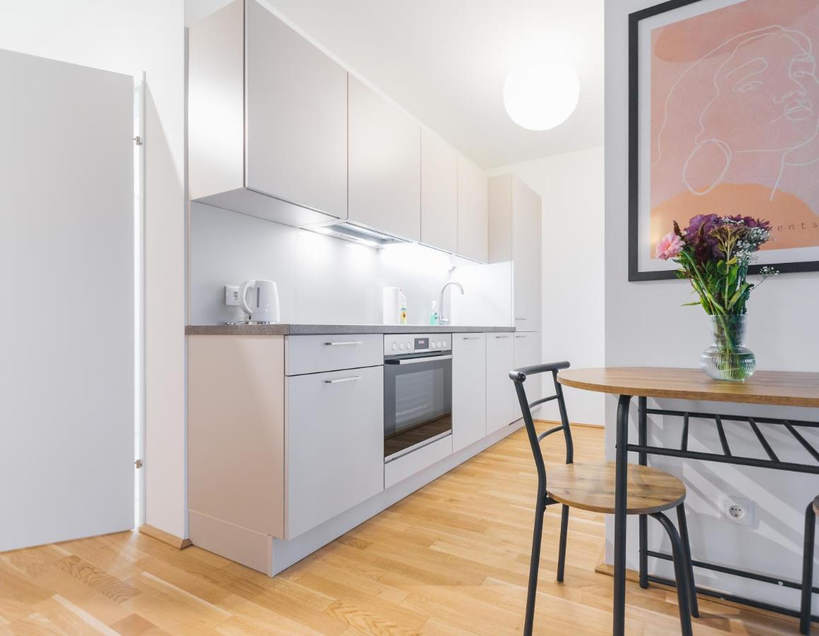 Modern Apartment Wina Bagian luar foto